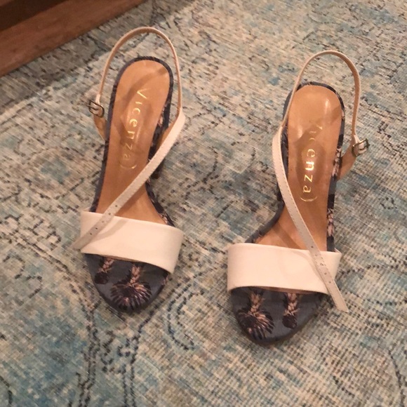 Anthropologie Shoes - Selling these Vicenza shoes from Anthropologie